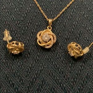 *NIB* Love Knot pierced earring & 18” necklace set